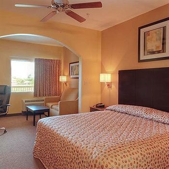 Magnuson Hotel And Suites Baytown