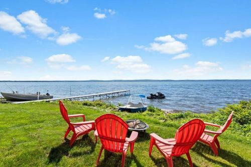 New! Sweeping Views With Our Lakefront Cottage!