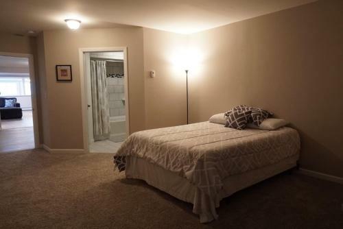 Newly Renovated House On Lake Champlain - 4 Br!