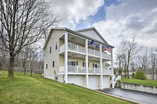 Canandaigua Lake House With Lake View And Fire Pit!