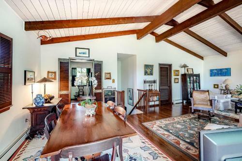 John Street On The Cove