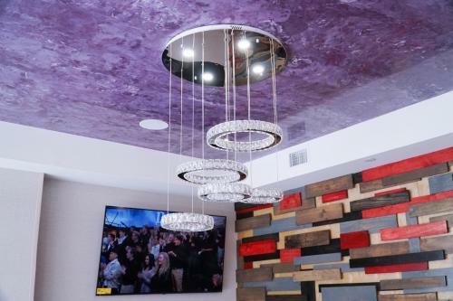 Hotel Lotus Blu Inn & Suites