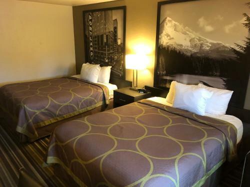Hotel Super 8 Portland Airport