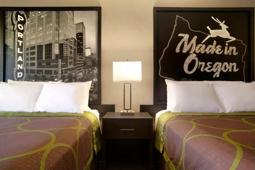 Hotel Super 8 Portland Airport
