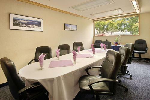 Hotel Ramada Portland Airport