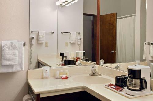 Hotel Ramada Portland Airport