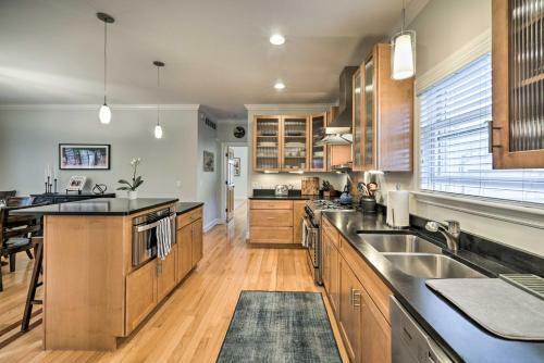 Stunning House With Deck, Game Room And Home Gym!
