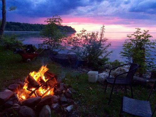 Maple Cottage On Secret Cove In Parkland
