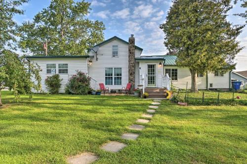 Lakeside Kent Home With Pier And Boat Ramp Access