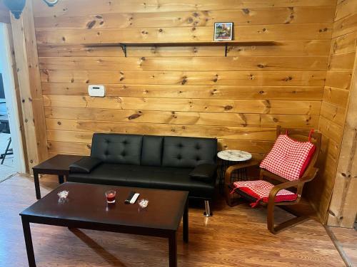 Peaceful Decor Crafted Apartment 2 Bedroom 2 Bathrooms