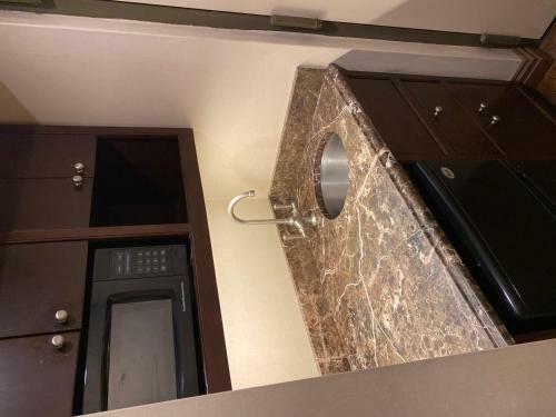 Sobeny Blakely Hotel 1 King Bed