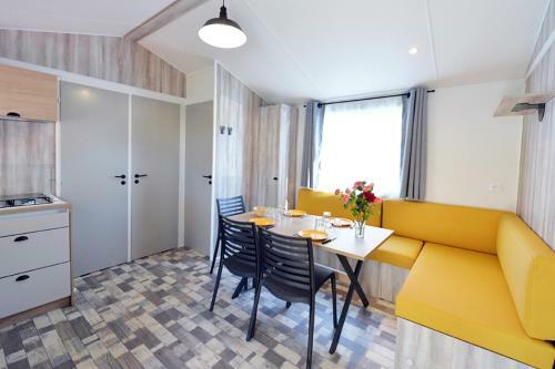 Camping Au Vallon Rouge **** - Maeva