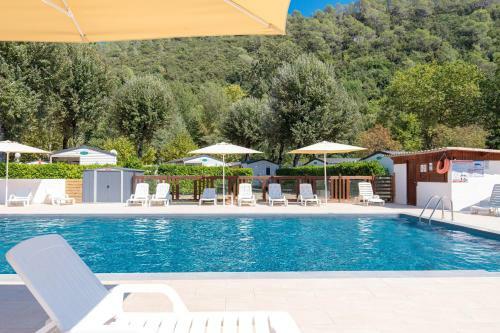 Camping Au Vallon Rouge **** - Maeva