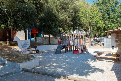 Camping Au Vallon Rouge **** - Maeva