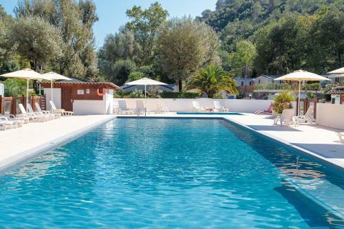 Camping Au Vallon Rouge **** - Maeva