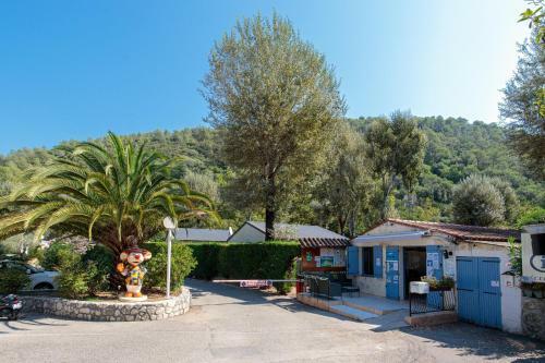 Camping Au Vallon Rouge **** - Maeva