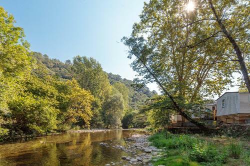 Camping Au Vallon Rouge **** - Maeva