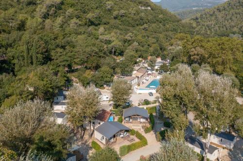 Camping Au Vallon Rouge **** - Maeva