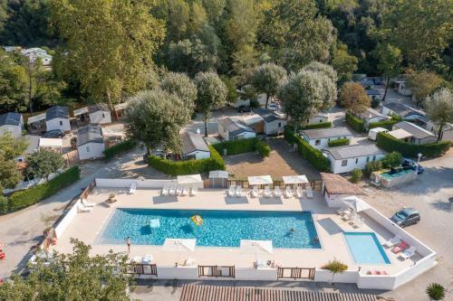 Camping Au Vallon Rouge **** - Maeva