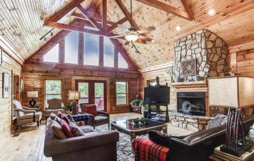 Black Mountain Hilltop Retreat