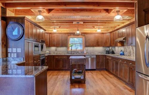 Black Mountain Hilltop Retreat