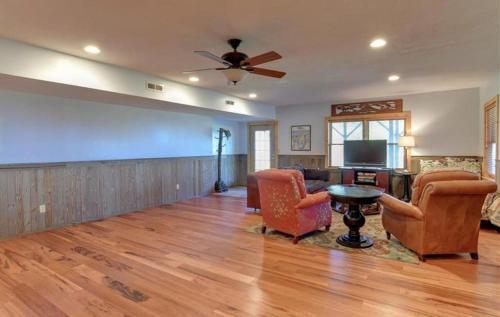 Black Mountain Hilltop Retreat