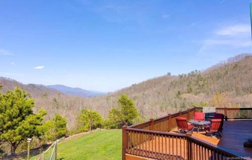 Black Mountain Hilltop Retreat