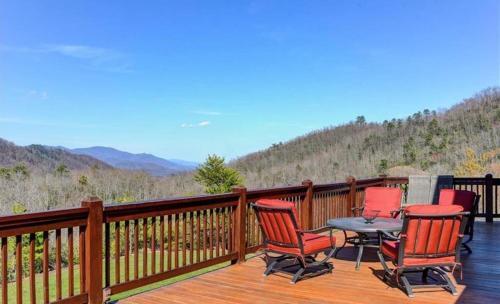 Black Mountain Hilltop Retreat