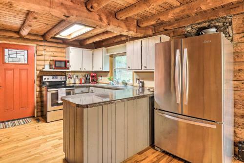 Waynesville Cabin With Deck, Grill And Fire Pit!