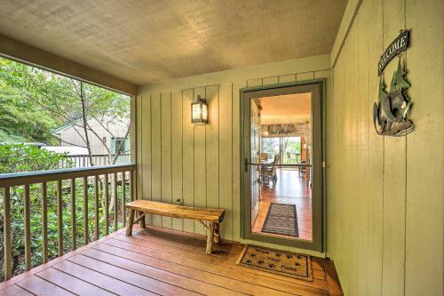 Mountain Air Family Home With Deck And Game Room!
