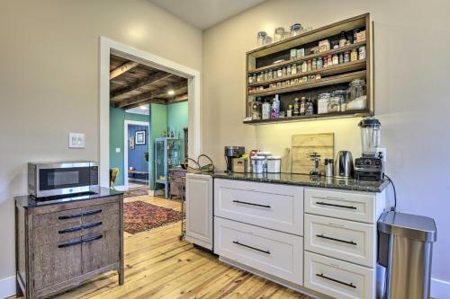 Renovated Carrboro Home With Deck And Fire Pit!