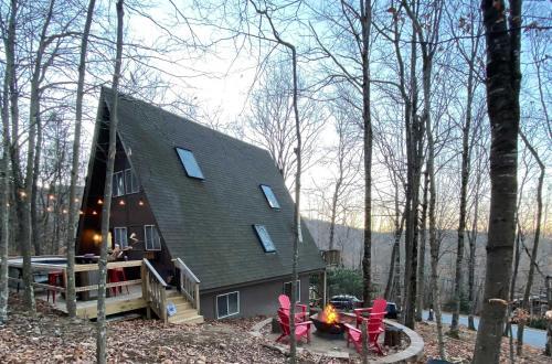 A-frame Cabin With Hot Tub About 1 Mi To Beech Mountain!