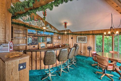 Retro Beech Mountain Home - 2 Mi To Skiing!