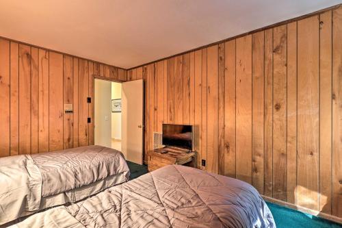 Retro Beech Mountain Home - 2 Mi To Skiing!