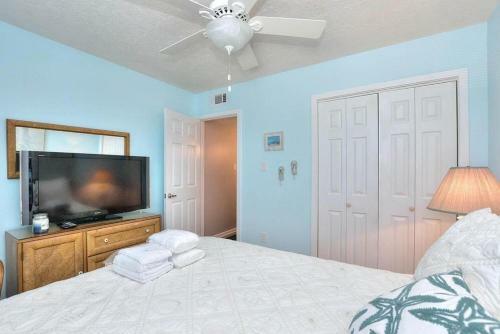 Oak Island Beach Villa 107- Stars & Seas