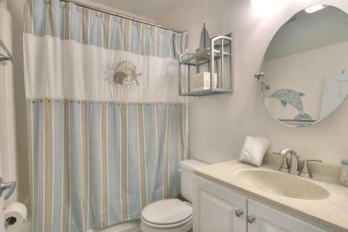 Oak Island Beach Villa 107- Stars & Seas