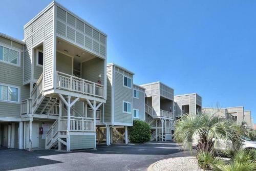 Oak Island Beach Villa 107- Stars & Seas