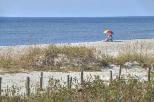 Oak Island Beach Villa 107- Stars & Seas