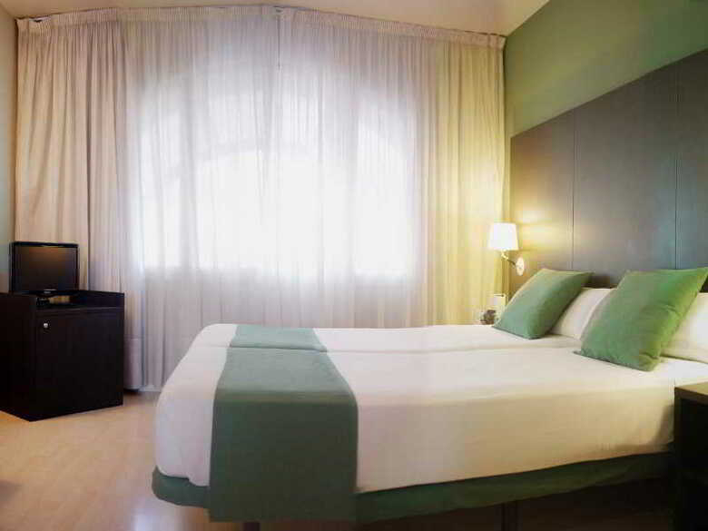 Hotel Oriente Atiram