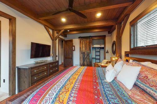 Opulent Barn Retreat