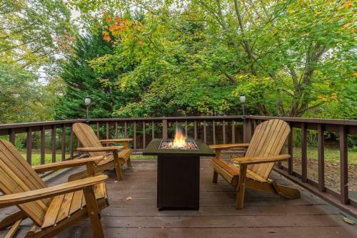 Skyview Hideaway W/ Hot Tub!