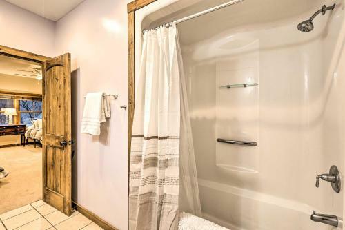 Spacious Elk Park Lodge With Hot Tub And Fire Pit