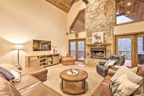 Spacious Elk Park Lodge With Hot Tub And Fire Pit