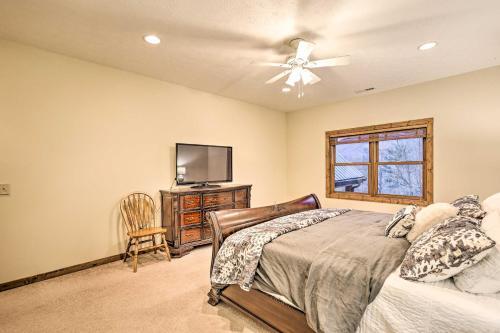 Spacious Elk Park Lodge With Hot Tub And Fire Pit