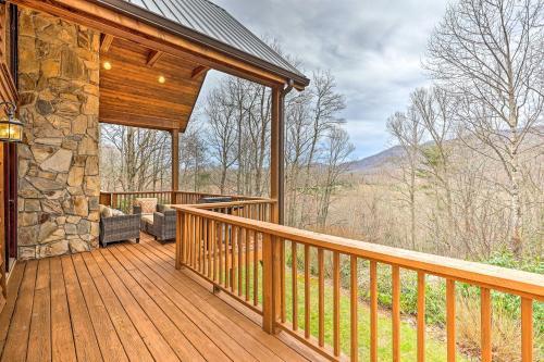Spacious Elk Park Lodge With Hot Tub And Fire Pit