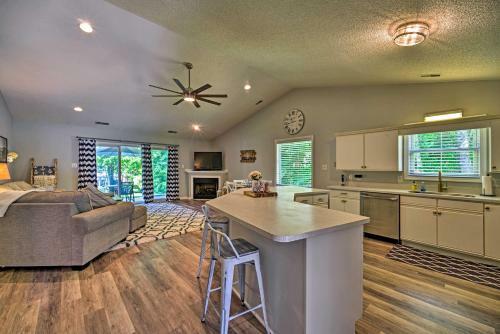 Henrico Hideaway With Lake Access And Boat Slip!