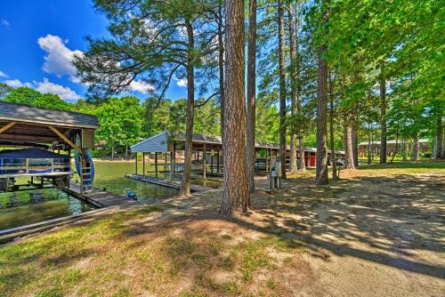 Henrico Hideaway With Lake Access And Boat Slip!