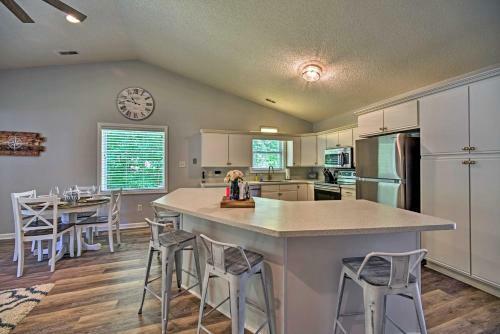 Henrico Hideaway With Lake Access And Boat Slip!