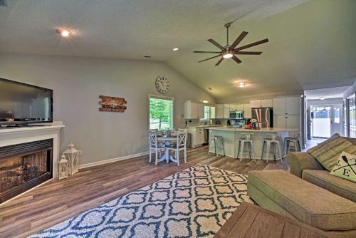 Henrico Hideaway With Lake Access And Boat Slip!