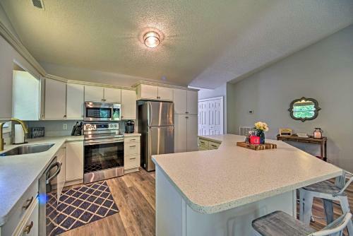 Henrico Hideaway With Lake Access And Boat Slip!